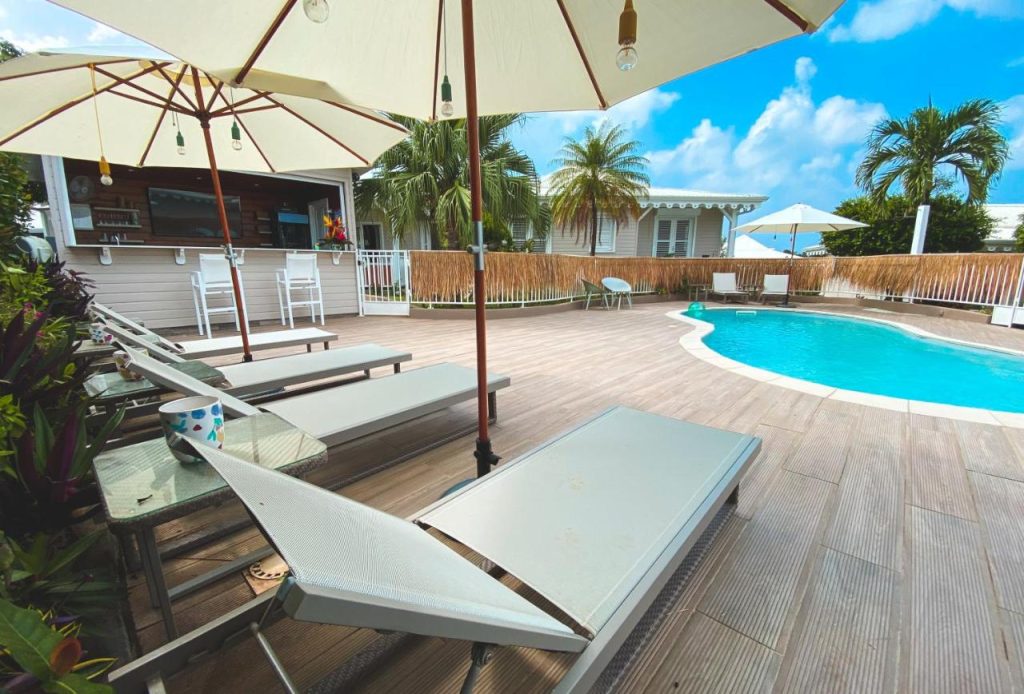 carrelage-imitation_bois-antiderapant-bord_piscine-TI_VERGER